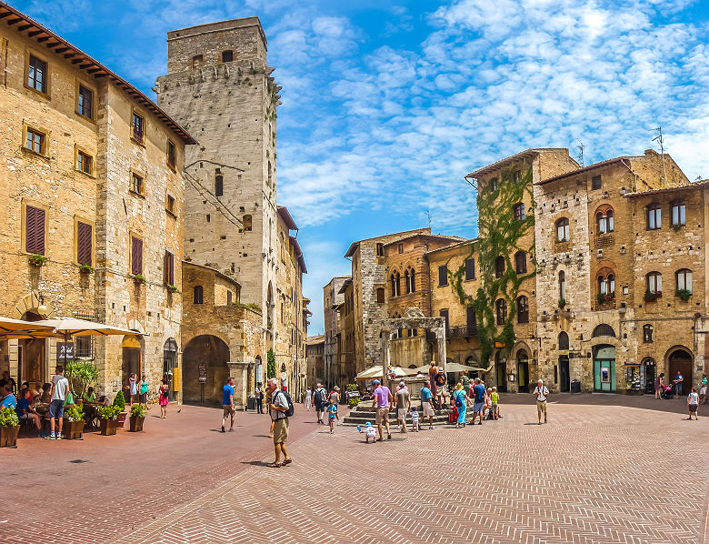 Piazza Della Cisterna, San Gimignano - Italie