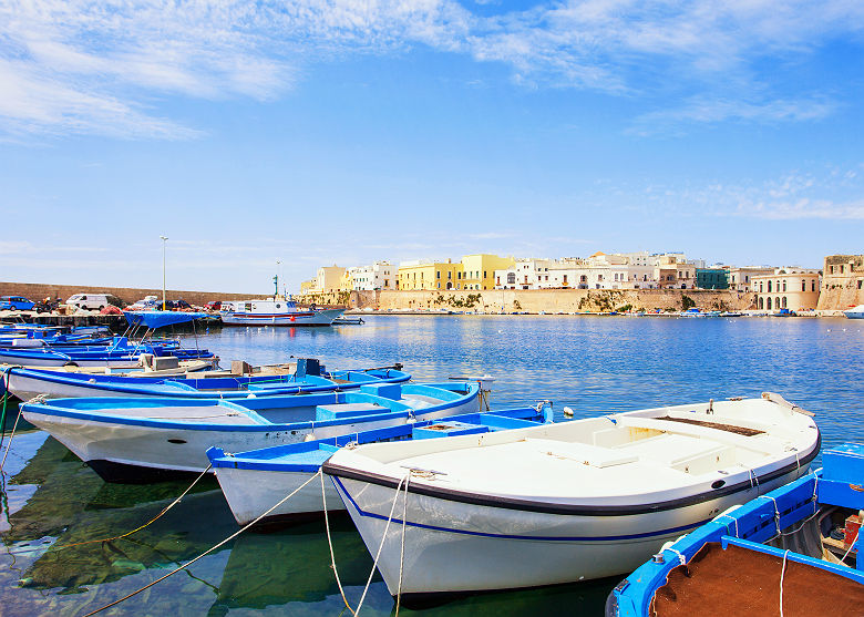 Pouilles - Bateaux de pêche sur le port de Gallipoli