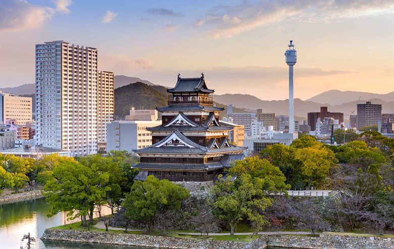 Hiroshima, Japan cityscape at the castle, Japon.