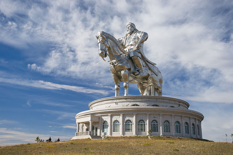 Statue équestre de Gengis Khan près de Oulan Bator - Mongolie