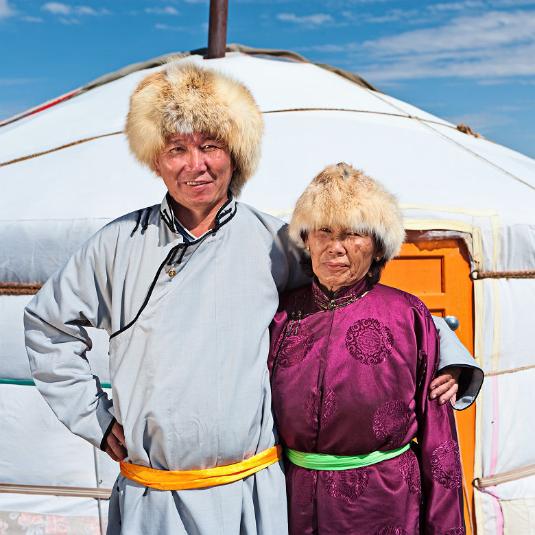 Couple Mongol en tenue traditionnelle - Mongolie