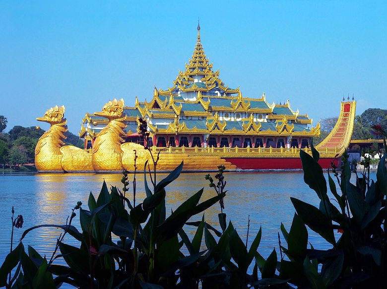 Karaweik Palace, Royal Barge Replica, Yangon en Birmanie