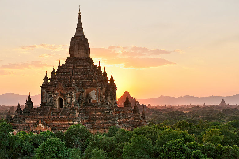 Birmanie - Temple de Sulamani à Bagan au coucher de soleil