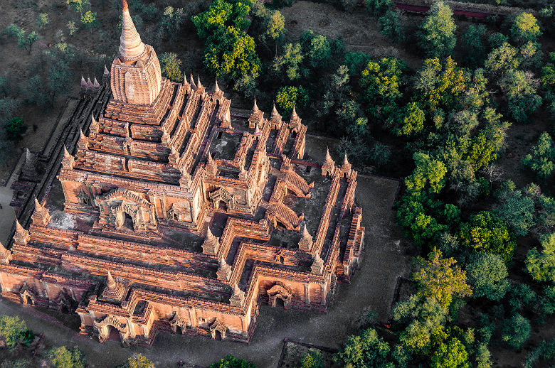 Vue sur la plaine aux 2000 pagodes de Bagan - Birmanie