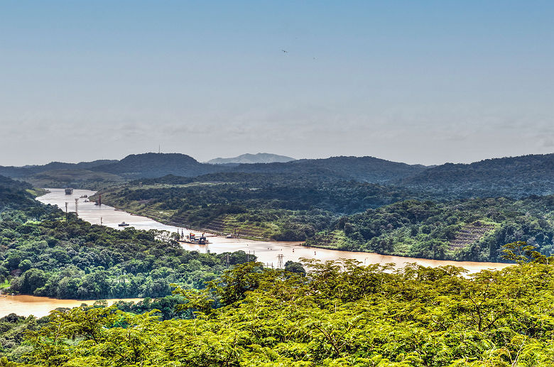 Canal de Panama près de Gamboa