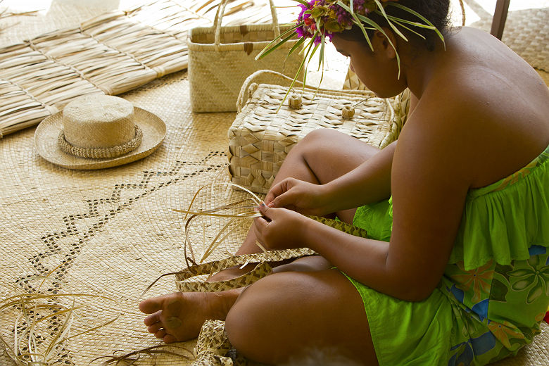 Tressage de chapeau à Rurutu