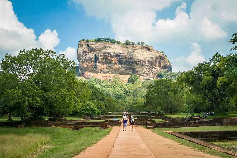 Sri Lanka - Vue sur le rocher Lion près des jardins antiques de Sigiriya
