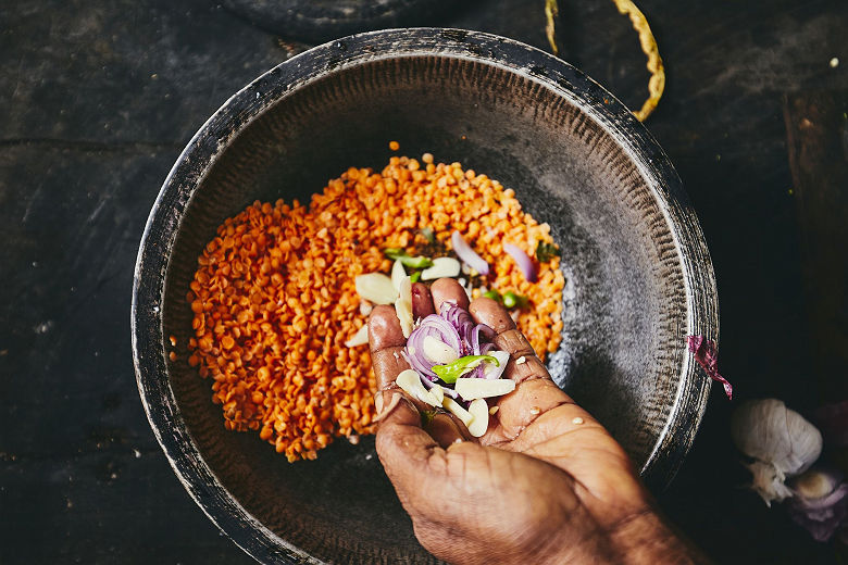 Préparation d'un repas traditionnel sri lankais