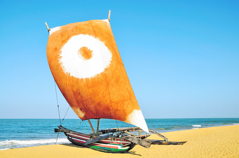 Bateau de pêche traditionnel à Negombo - Sri Lanka
