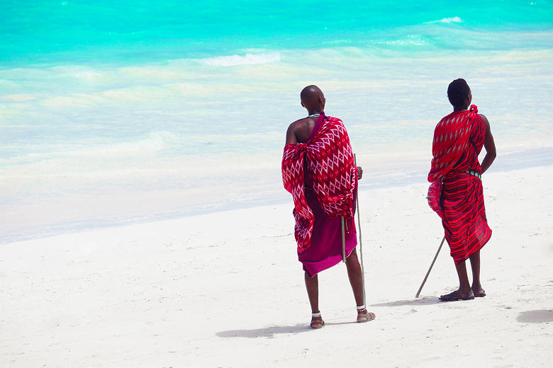 Tanzanie - Groupe d'autochtones Massaï dans la plage de Zanzibar