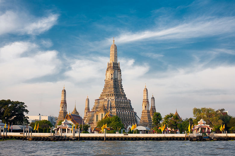 Thaïlande - Temple Wat Arun à Bangkok au bord de la rivière Chao Phraya