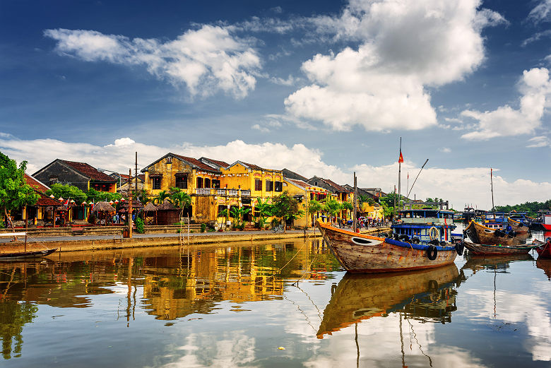 Bateaux en bois sur la riviere Thu Bon a Hoi An