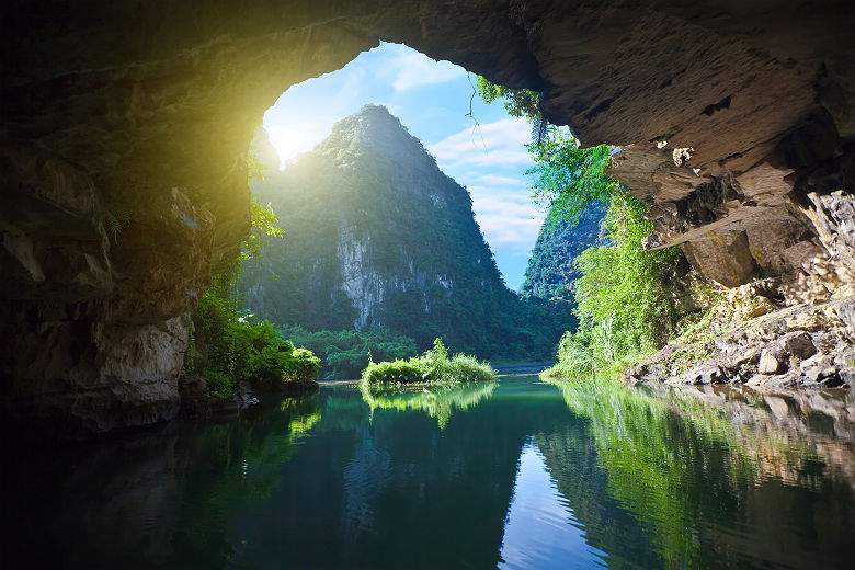 Les grottes de Tam C?c dans la Baie d'Halong - Vietnam