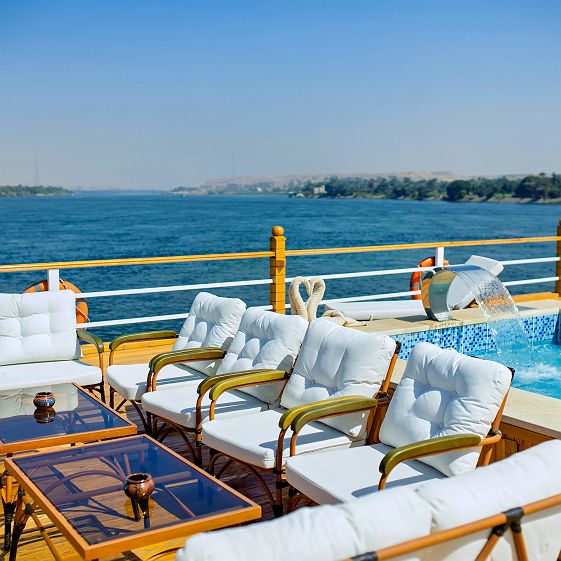 pont soleil piscine    queen isis i  ii