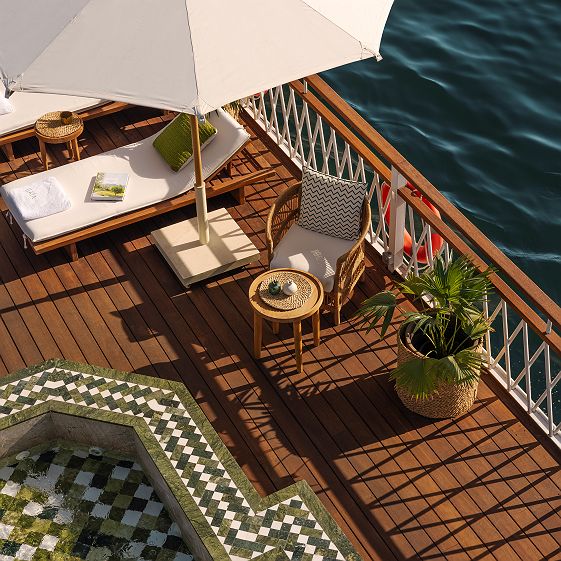 piscine et sun deck