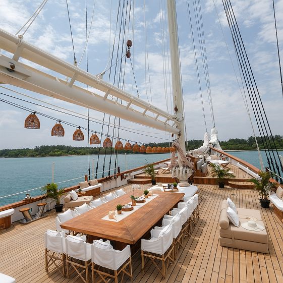 bateau mutiara laut   raja ampat   indonesie