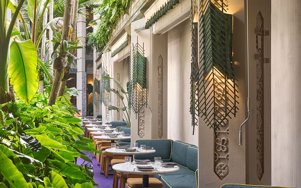 Mayfair House Hotel & Garden - fountain bar