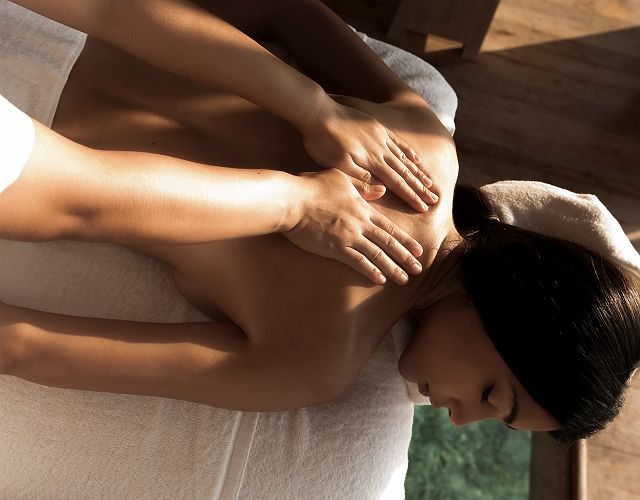 Constance Moofushi - Expériences -Maldives