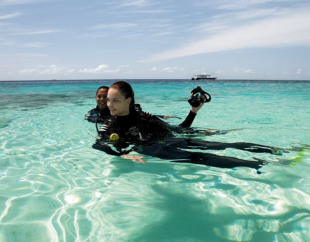 Constance Moofushi - Expériences -Maldives