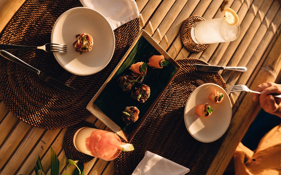 	
Amanpulo Pamalican Island Resort - Restaurant Kawayan Bar Cocktails - Philippines