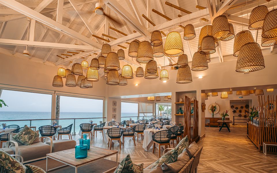 Carana Beach Mahé - Lorizon restaurant - Seychelles