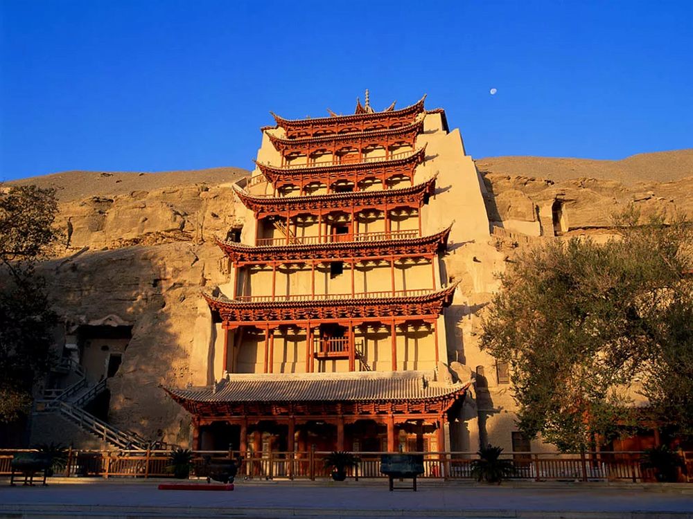 Façade des grottes de Mogao, à Dunhuang.