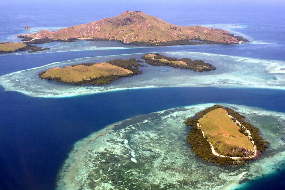 Vue aérienne des Iles de Komodo - Indonésie