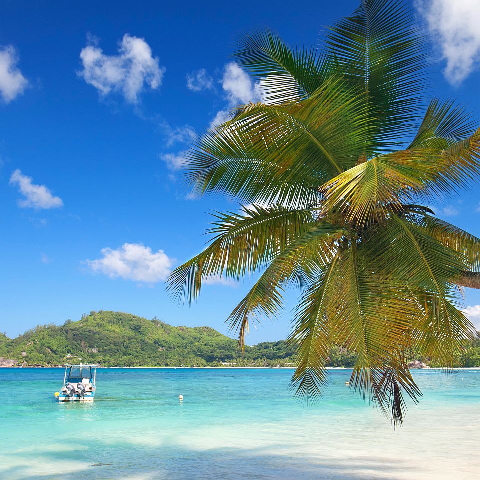 Plage tropicale à la Baie Lazare sur l'Ile de Mahé aux Seychelles