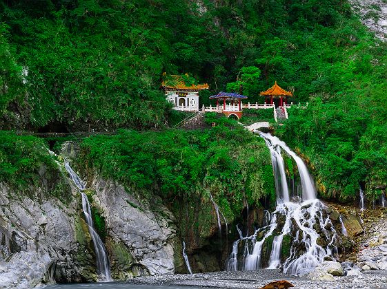 Taïwan - Temple Changchun et chute d'eau au parc national Taroko à Hualien