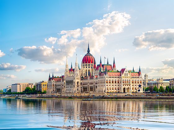 Le Parlement derrière le Danube, Budapest - Hongrie