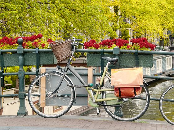 Vélo sur un pont d'Amsterdam - Pays Bas (Hollande)