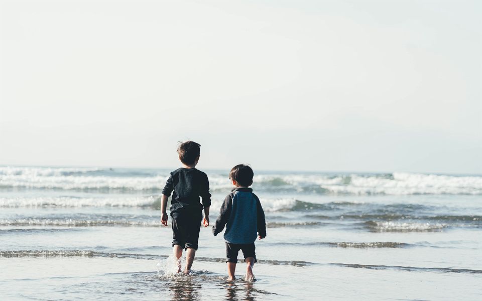 Enfants sur la plage