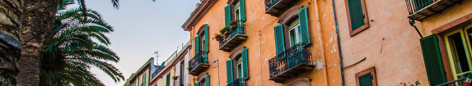 Sardaigne - Façade des bâtiments colorés à Bosa