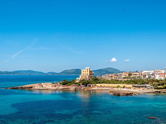 Sardaigne - Vue sur la ville portuaire d'Alghero