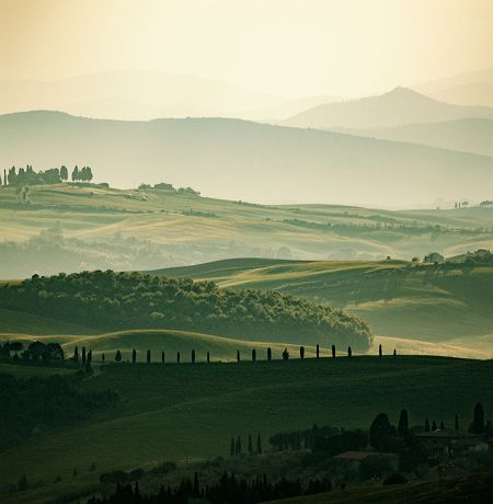 Paysages de Toscane sous la brume