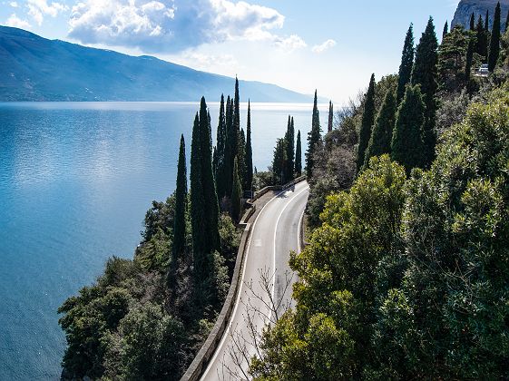Route longeant le Lac Majeur