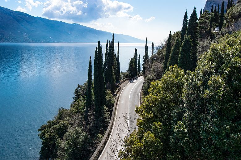 Route longeant le Lac Majeur