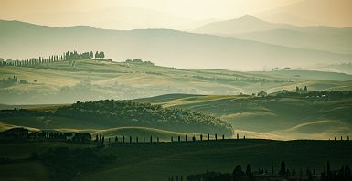 Paysages de Toscane sous la brume
