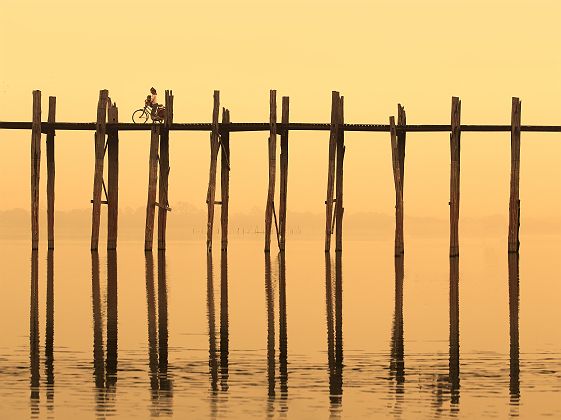 Birmanie - Pont U Bein au coucher de soleil à Mandalay
