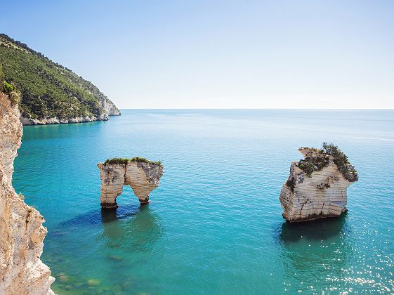 Pouilles - Formations rocheuses de couleur blanche à Vieste 