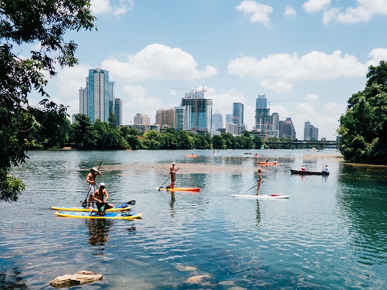Paddle dans le centre d'Austin