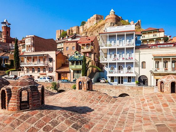 Abanotubani et la forteresse Narikala a Tbilisi