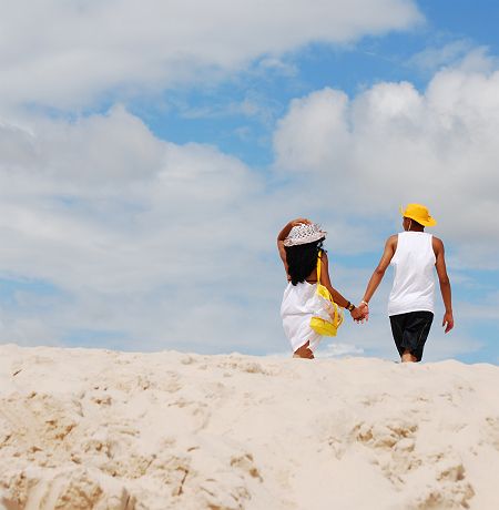 Couple dans le Parc national des Lençóis Maranhenses, Brésil