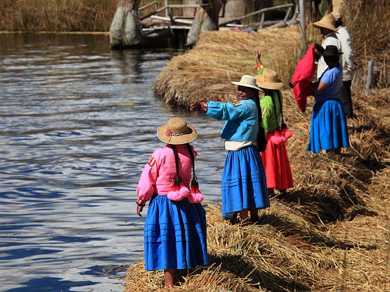 Peuple Uros sur une Ile du Lac Titicaca - Pérou