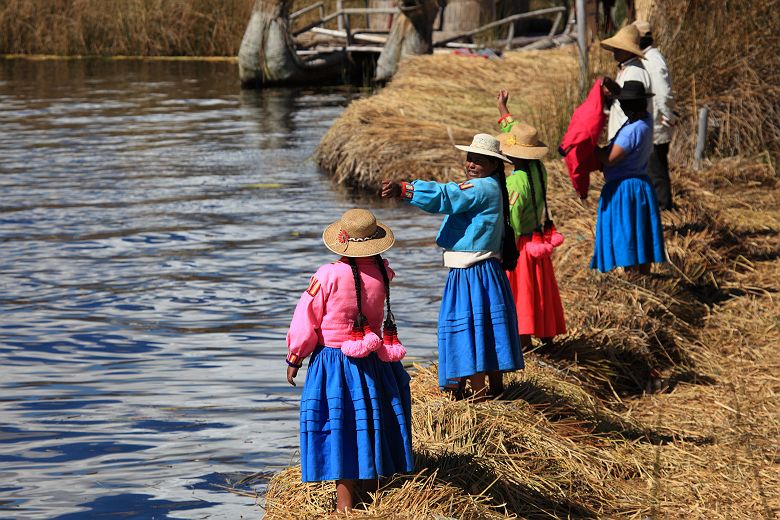 Peuple Uros sur une Ile du Lac Titicaca - Pérou