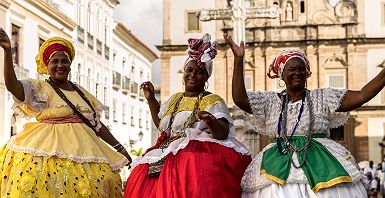 Brésil - Portrait de trois femmes locales en habits traditionnels à Salvador 