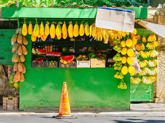 Brésil - Kiosque de vente de fruits exotiques à Salvador