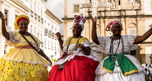Brésil - Portrait de trois femmes locales en habits traditionnels à Salvador