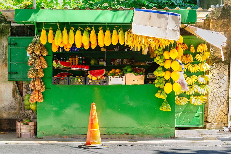 Brésil - Kiosque de vente de fruits exotiques à Salvador