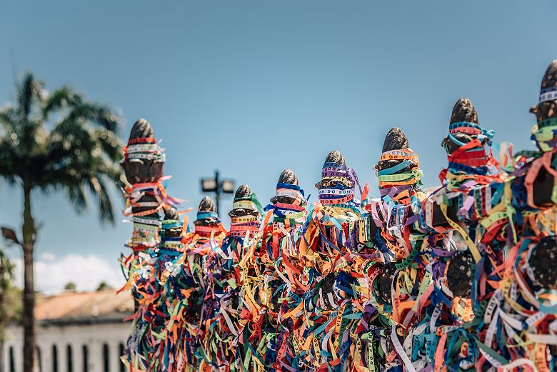 Brésil - Bracelets de pèlerin accrochés à la clôture de l'église Bomfim à Salvador da Bahia